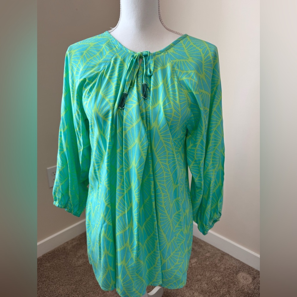 Beautiful Escapada Green Leaf Pattern Women's Top - image 1